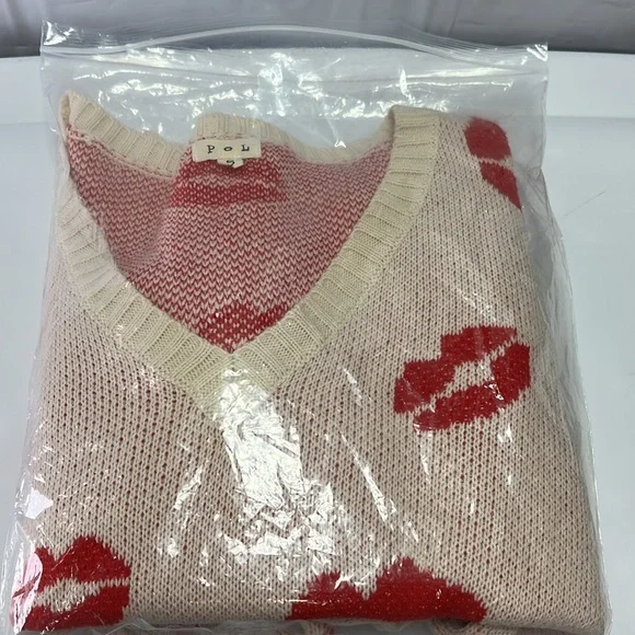 NEW - Red LIPS Graphic Size Small POL Sweater - Picture 11 of 11